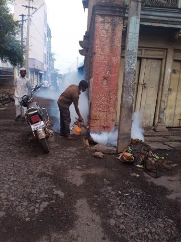 पूरग्रस्त गावांमध्ये जिप कोल्हापूर कर्मचारी, स्वयंसेवक आणि ग्रामस्थ यांच्या श्रमदानाद्वारे स्वच्छता दि 14 .8.19 Grampanchayat Nandani